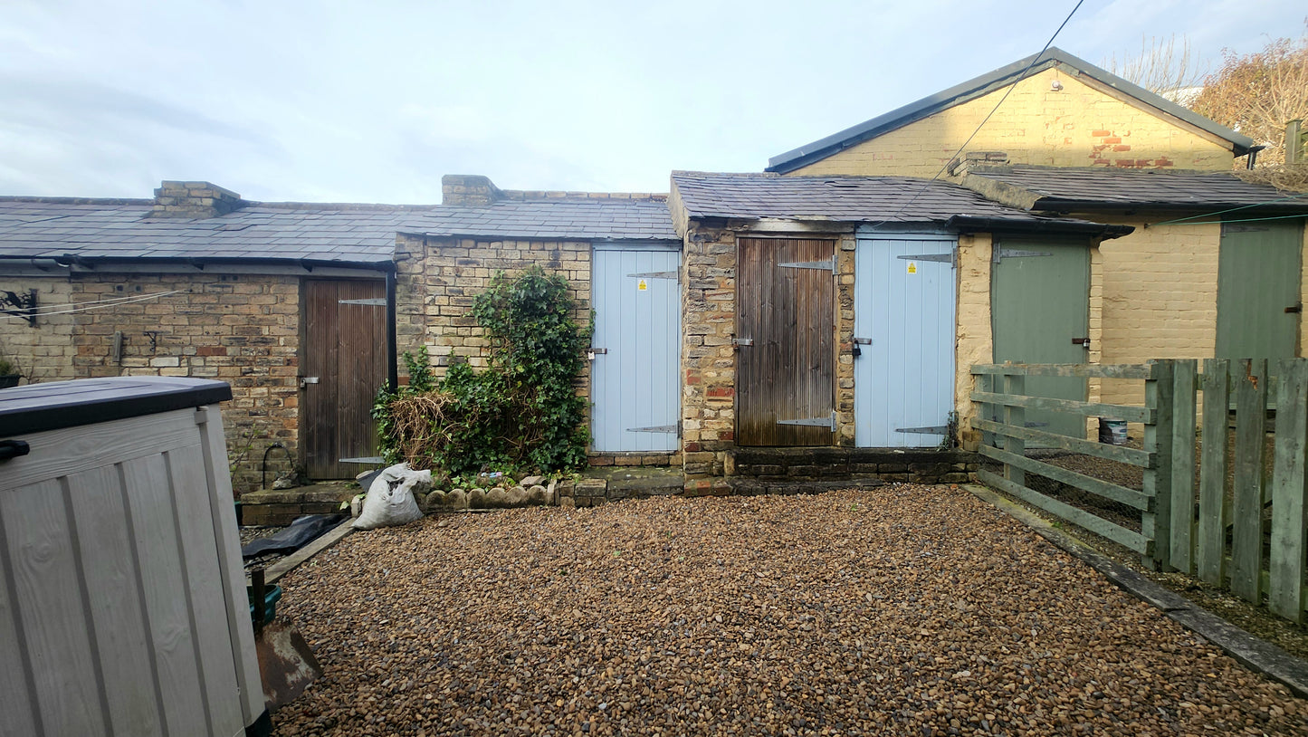 Well Bank, Billy Row (LET)