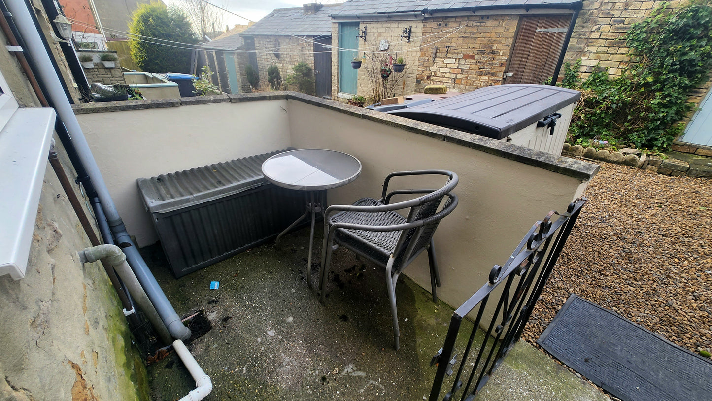 Well Bank, Billy Row (LET)